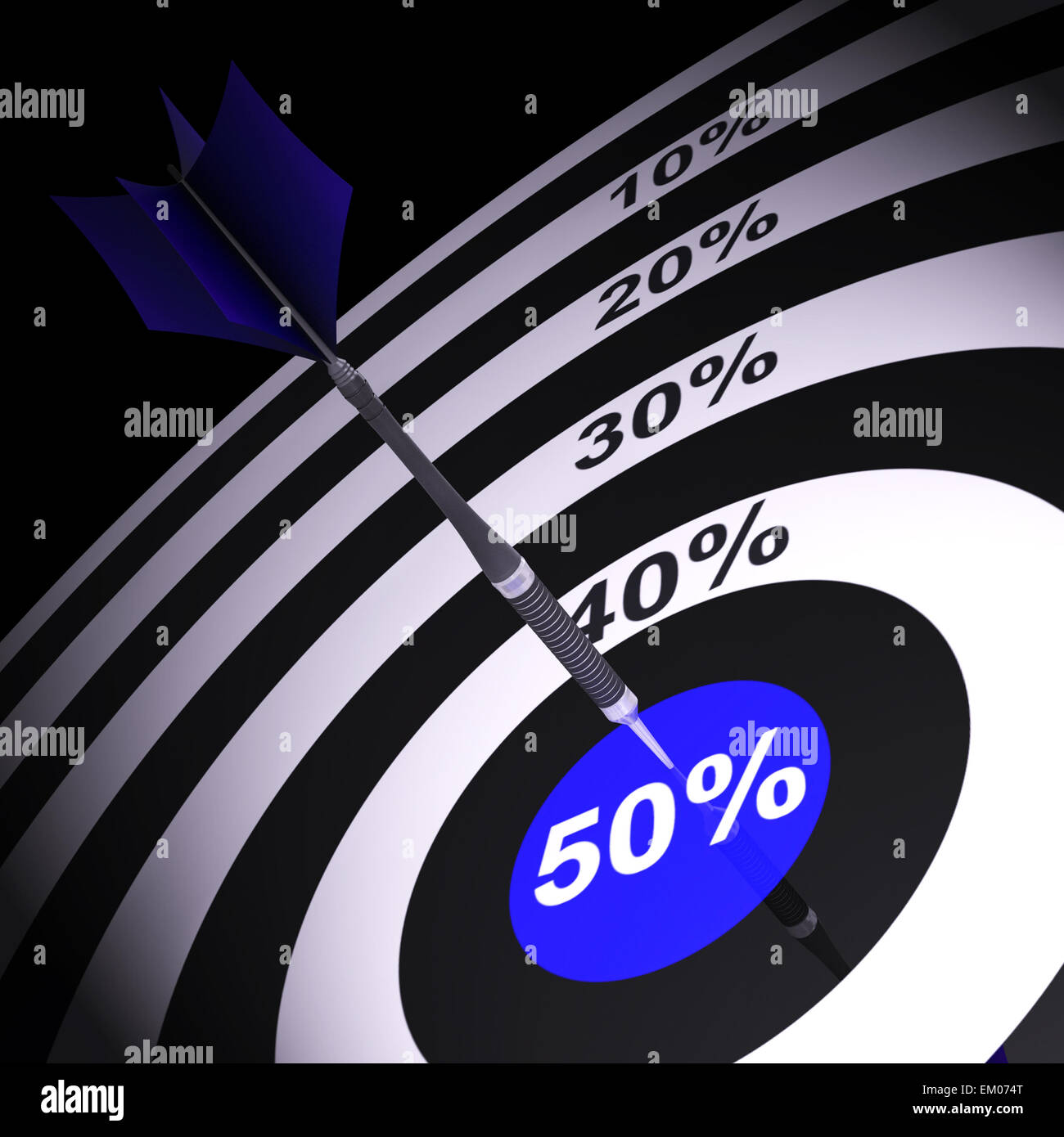 50Percent auf Dartscheibe zeigen, Geld sparen Stockfoto
