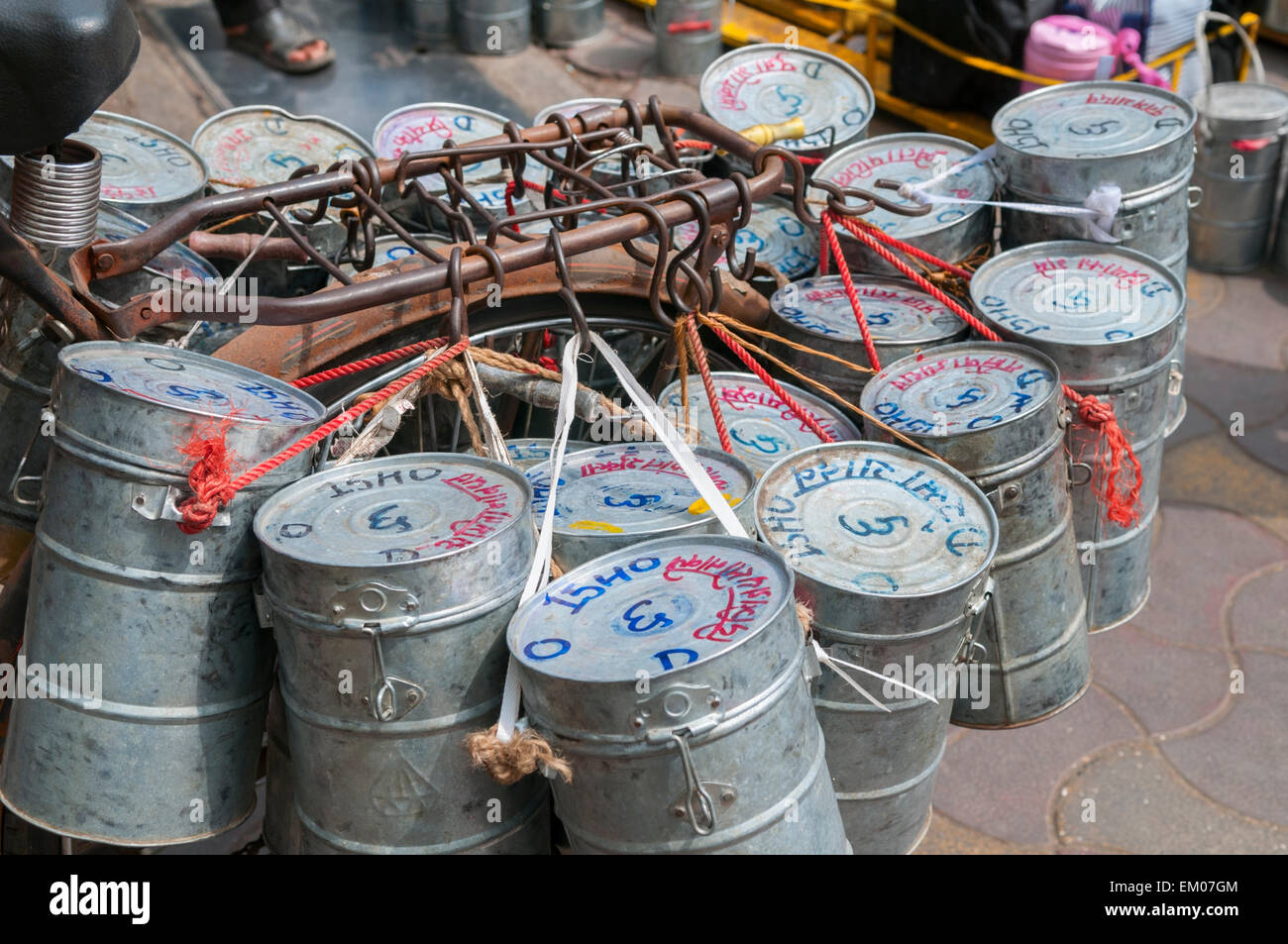 Tiffin Boxen Churchgate Station Mumbai Bombay Indien Stockfoto