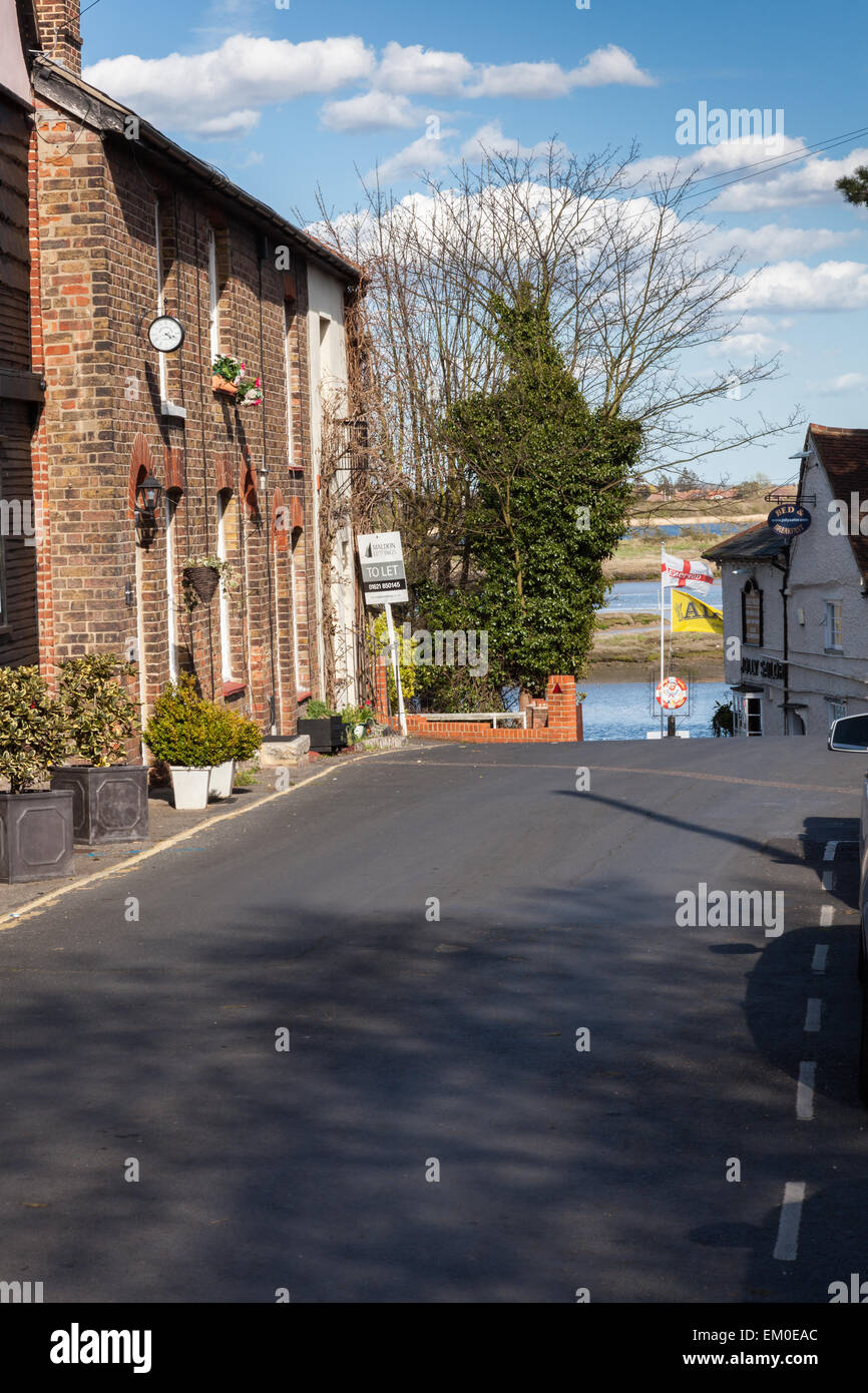 Reizvoll-Hütten auf Kirche Straße Maldon und der Jolly Sailor Pub mit Blick auf die Hythe und Fluß Chelmer, Maldon, Essex Stockfoto