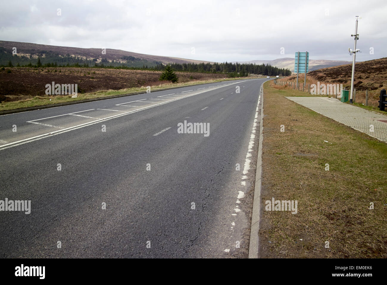 der A6-Straße durch das obere Ende des Glenshane Pass-County Derry-Nordirland Stockfoto