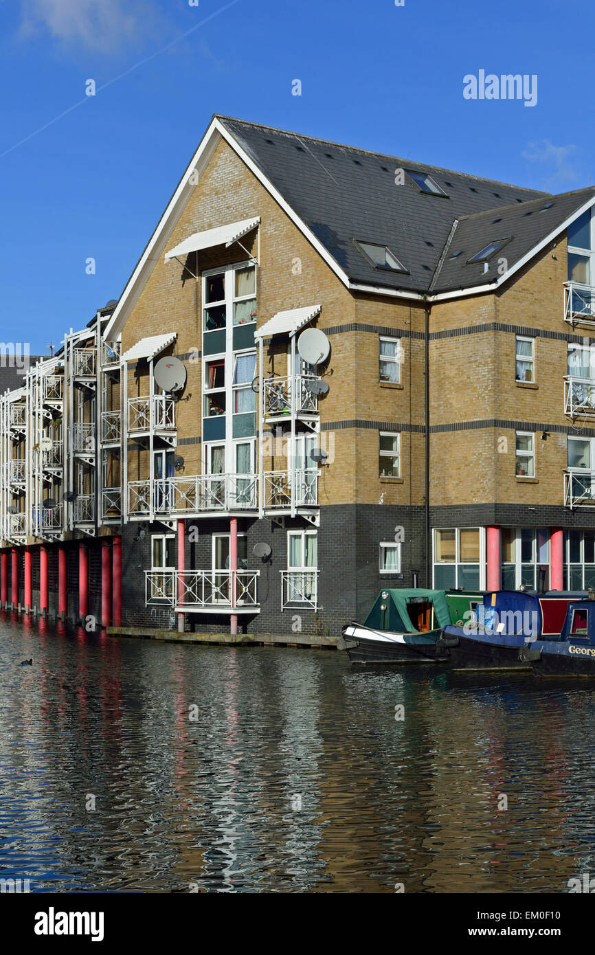 Canalside Living, Grand Union Canal, Westbourne Park, London, Vereinigtes Königreich Stockfoto