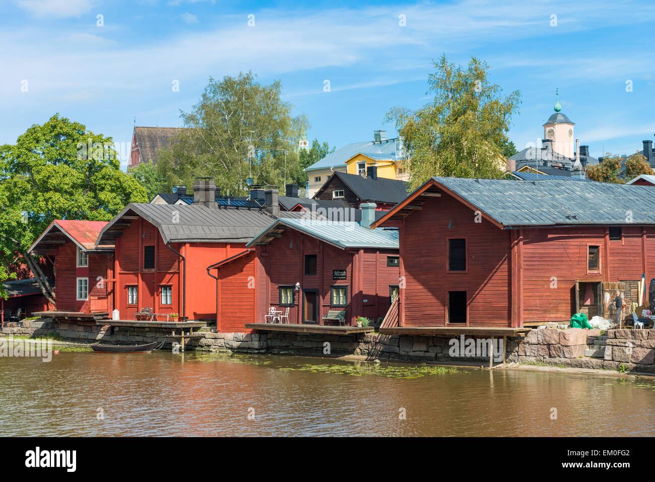 Riverside Speichergebäude am Fluss Porvoo in der mittelalterlichen Stadt Porvoo, Finnland. Stockfoto