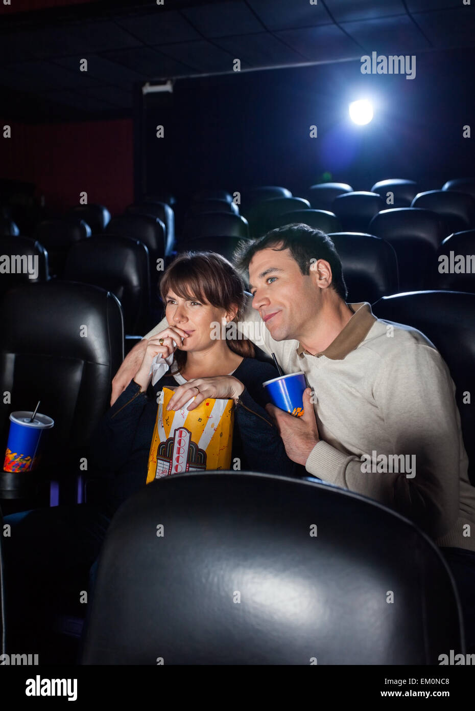 Paar Film im Kino-Theater Stockfoto