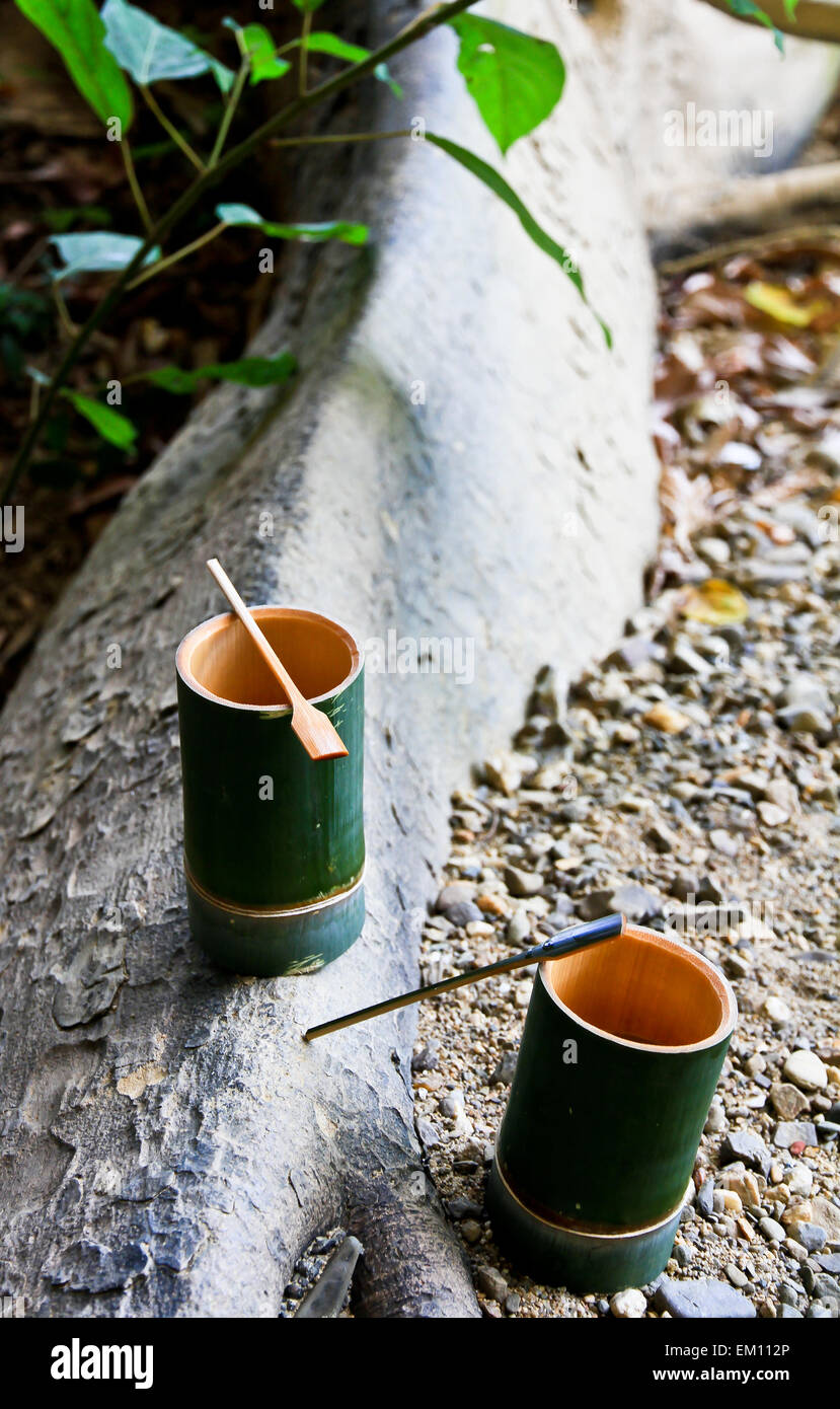 Kaffeebecher aus bambus hand -Fotos und -Bildmaterial in hoher Auflsung   Alamy