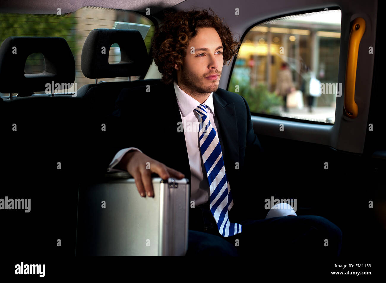 Gut aussehend Geschäftsmann in Taxi-Kabine Stockfoto