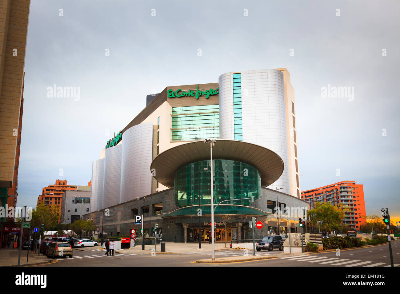 Fassade des Kaufhauses El Corte Ingles in Valencia Stockfoto