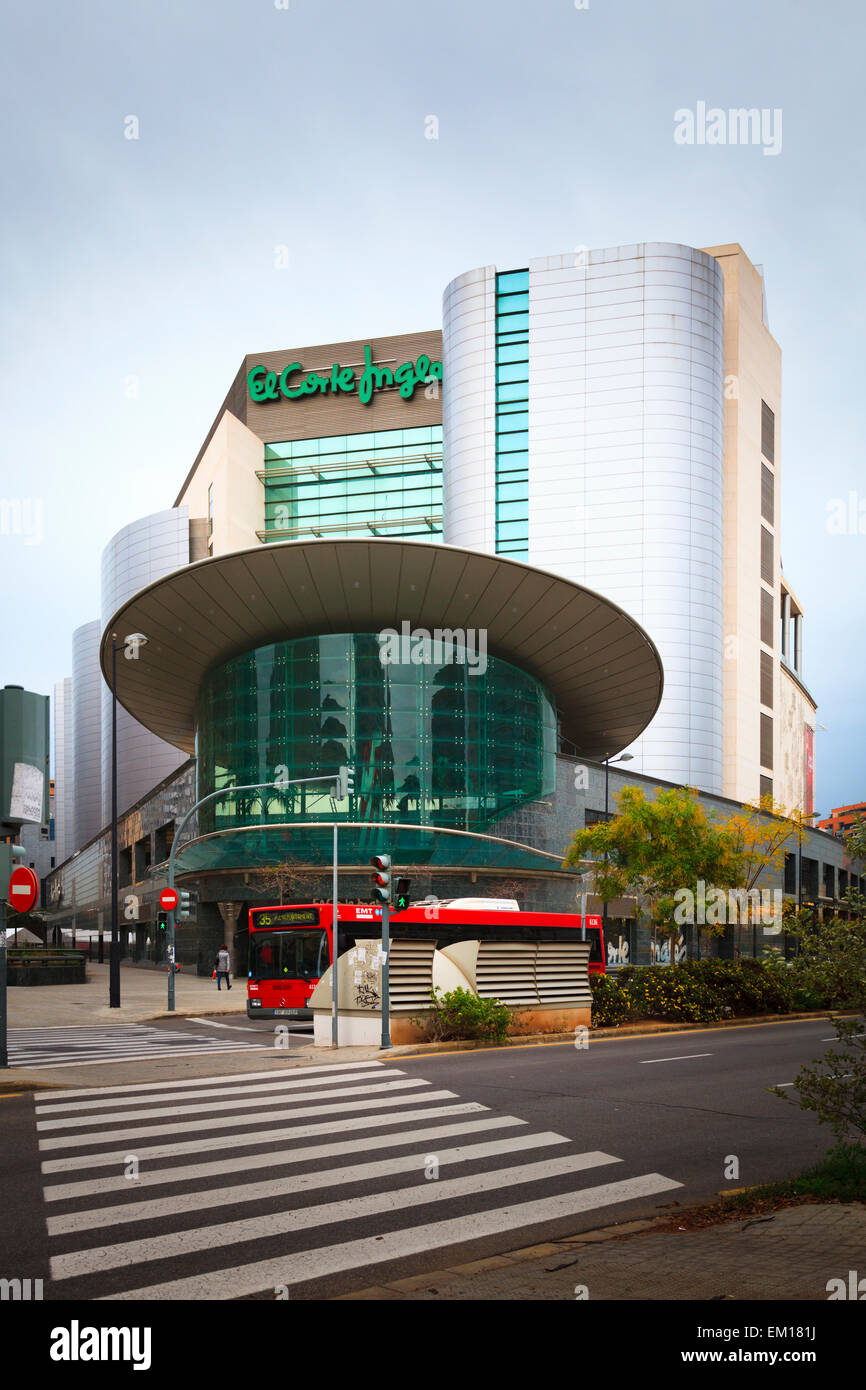 Fassade des Kaufhauses El Corte Ingles in Valencia Stockfoto