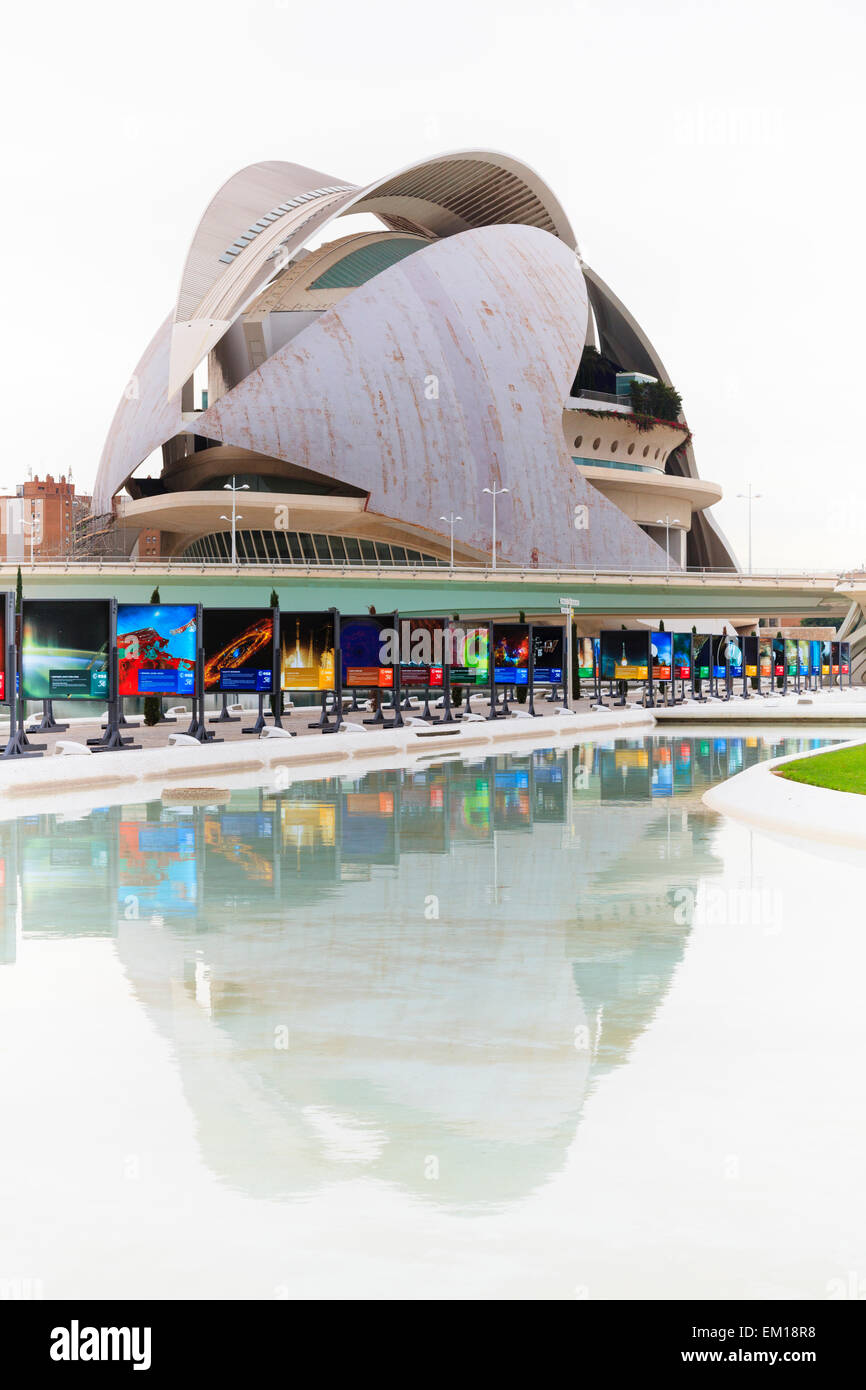 Außenseite des Palau de Les Arts Reina Sofia in Valencia, Spanien Stockfoto