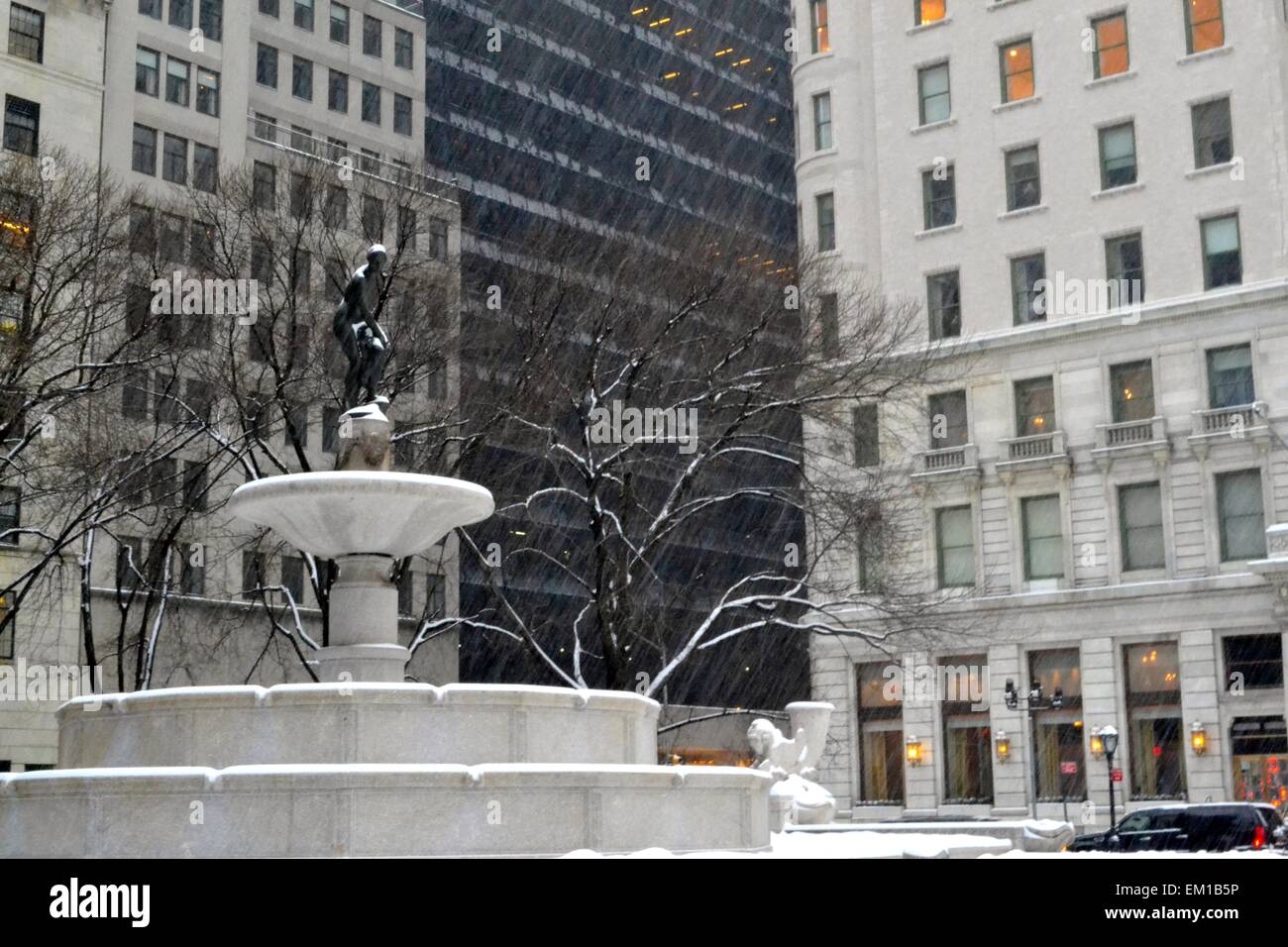Gestiftet von Joseph Pulitzer entworfen von Karl Bitter mit Thomas Hastings als Architekt befindet sich auf der anderen Straßenseite vom Apfel Stockfoto