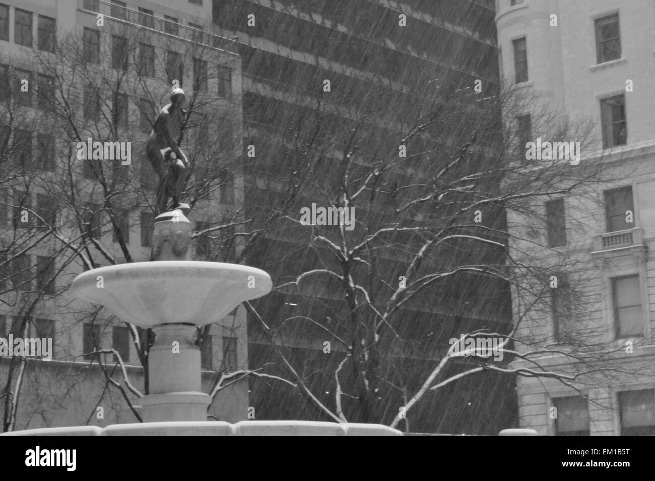 Gestiftet von Joseph Pulitzer entworfen von Karl Bitter mit Thomas Hastings als Architekt befindet sich auf der anderen Straßenseite vom Apfel Stockfoto