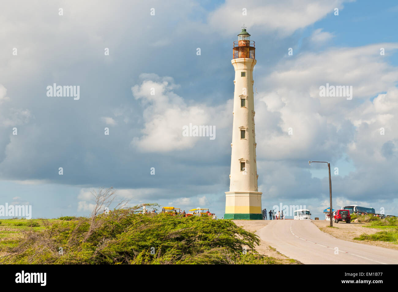 Touristen kommen zu sehen, die California-Leuchtturm auf der Insel Aruba. Stockfoto