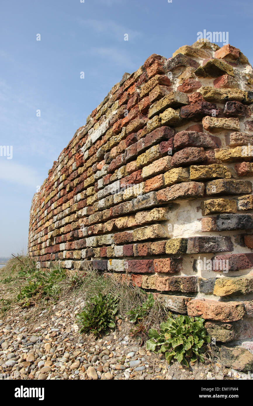 bunte verwitterte Ziegel Wand in Aldeburgh Suffolk Stockfoto