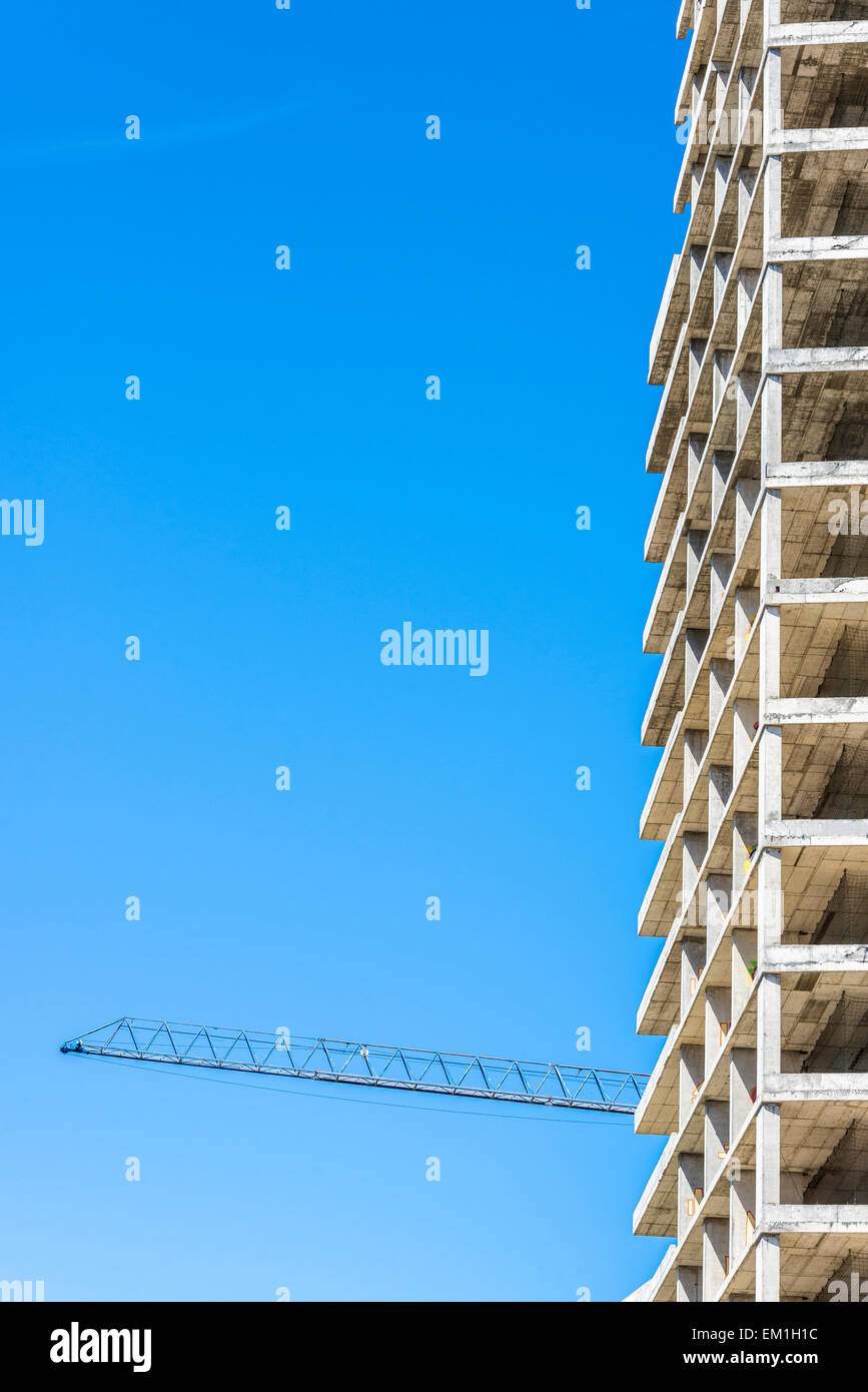 Baukran gegen den Himmel Stockfoto