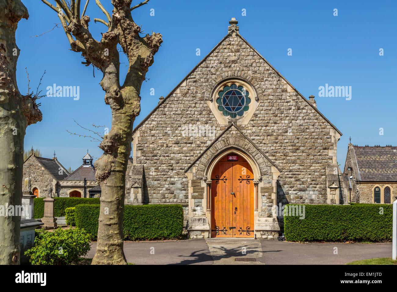 Willesden jüdischen Friedhof Gebet Halle auf einem kalten klaren blauen Himmel Winter Tag, London, England, Großbritannien Stockfoto
