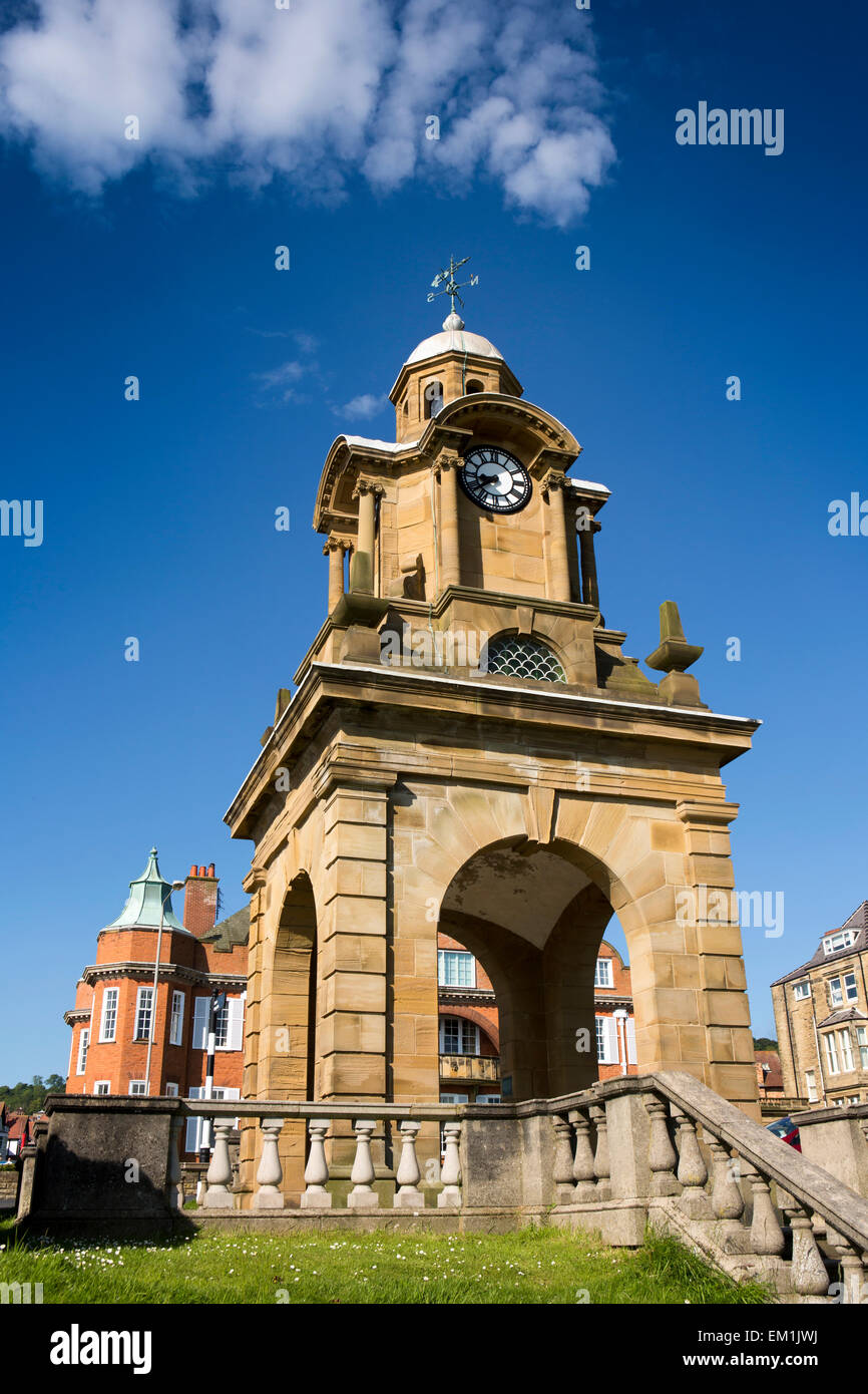 Großbritannien, England, Yorkshire, Scarborough, South Cliff, Holbeck Gärten Uhrturm Stockfoto