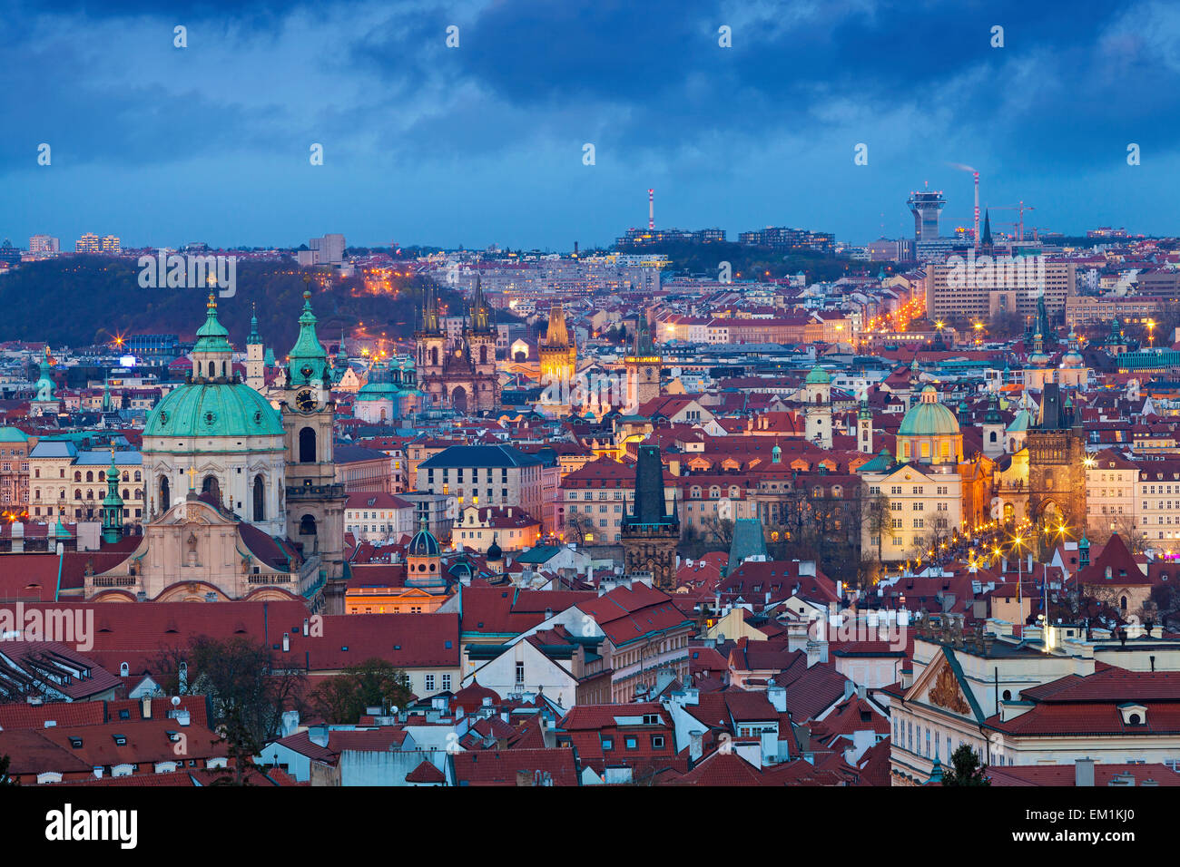 Prag. Bild von Prag, Hauptstadt Stadt der Tschechischen Republik während der blauen Dämmerstunde. Stockfoto