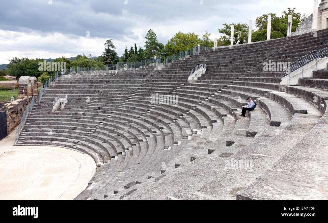 Riesige Amphitheater am Standort Puymin Roman historische Vaison-La-Romaine in der Ventoux der Provence, Frankreich. Stockfoto