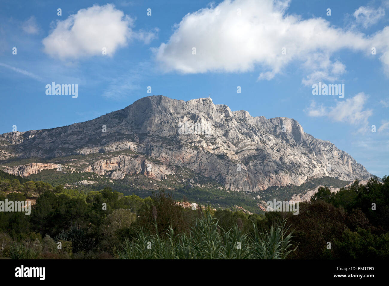 Mount Sainte-Victoire in der Provence. Stockfoto