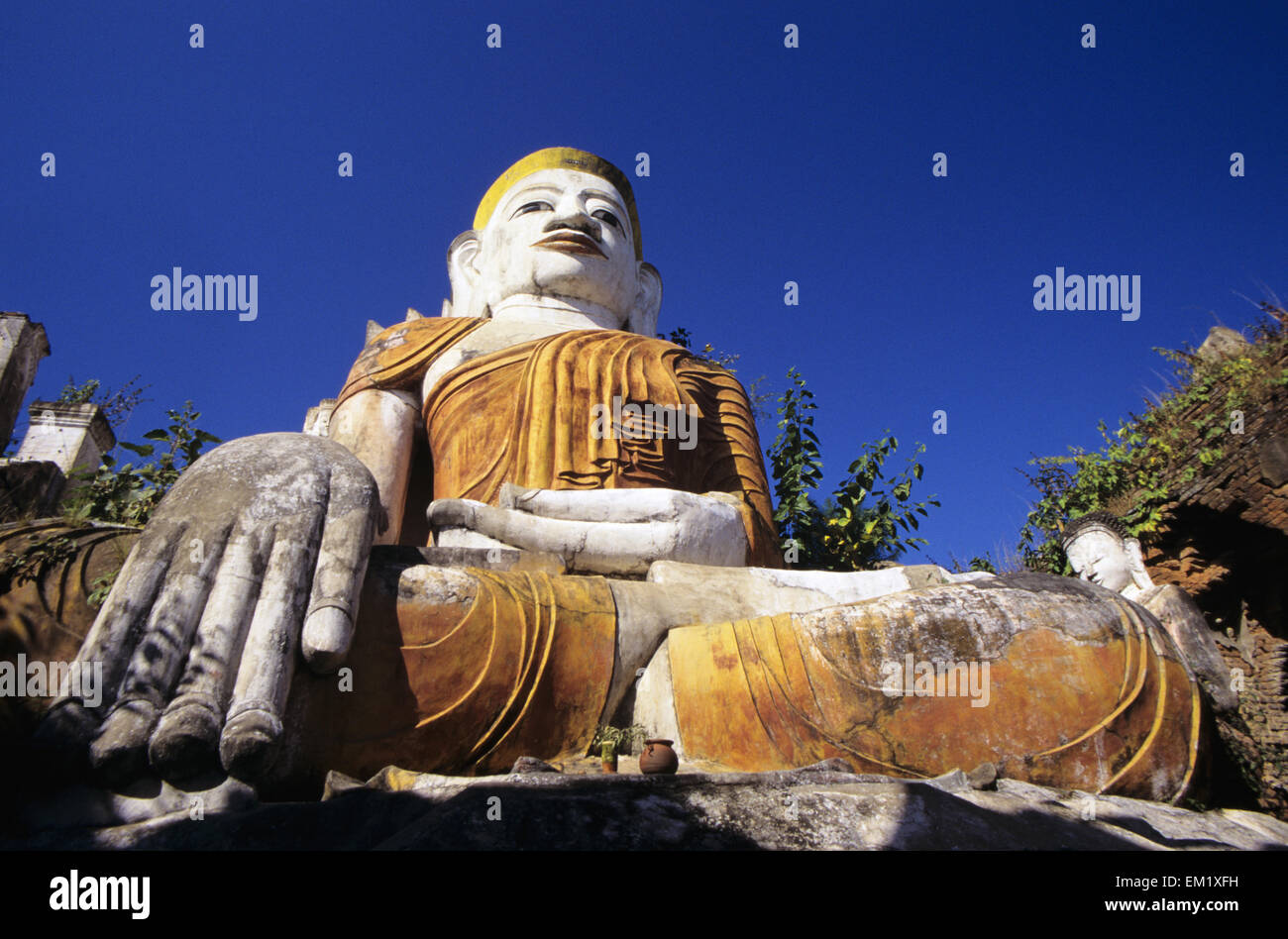 Birma (Myanmar), Inle-See, Nanthe Dorf, close-up der Buddha-Statue; Kyaukpygyi Paya Stockfoto