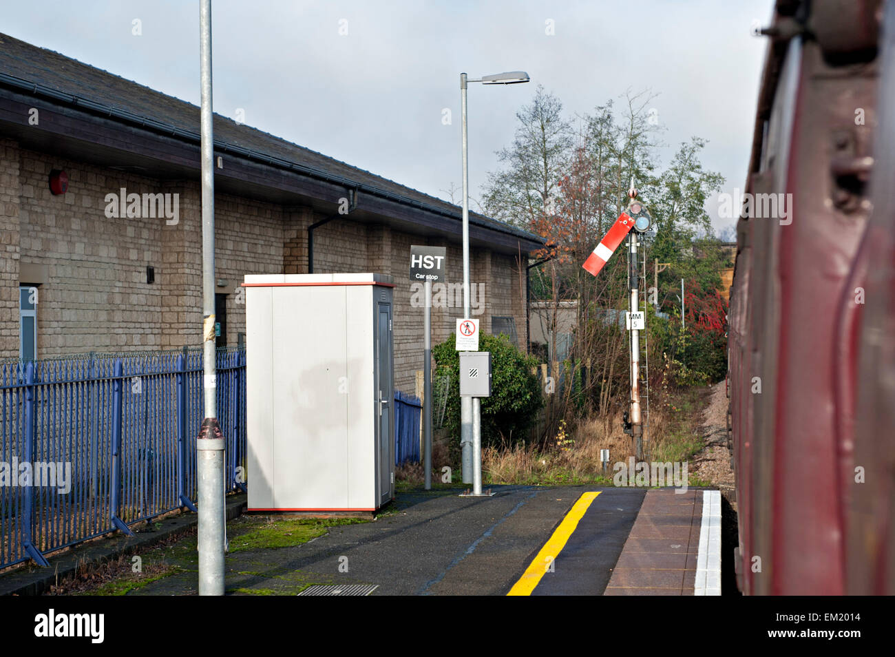 Unteren Quadranten stoppen Semaphore Signale aus einem Zug gesehen Stockfoto