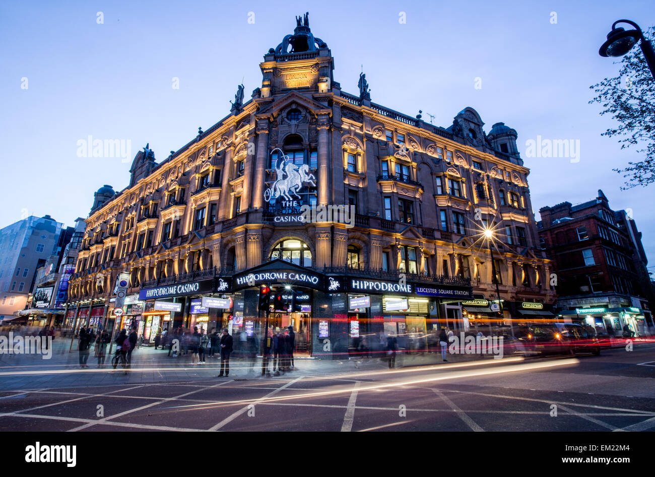 Charing Cross Road bei Nacht-London-UK Stockfoto