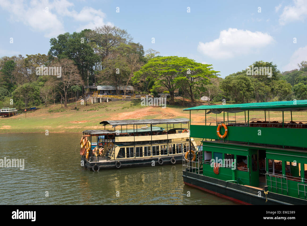 Boote auf dem See an der Periyar Reserve in Thekkady, Kerala Indien Stockfoto