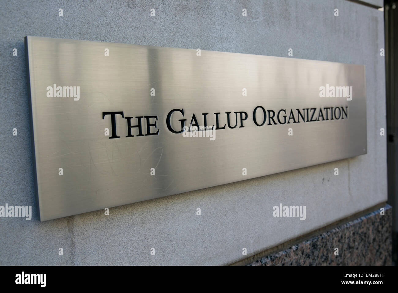Ein Schild an der Außenseite des Hauptsitzes der polling-Firma, The Gallup Organization in der Innenstadt von Washington, DC. Stockfoto