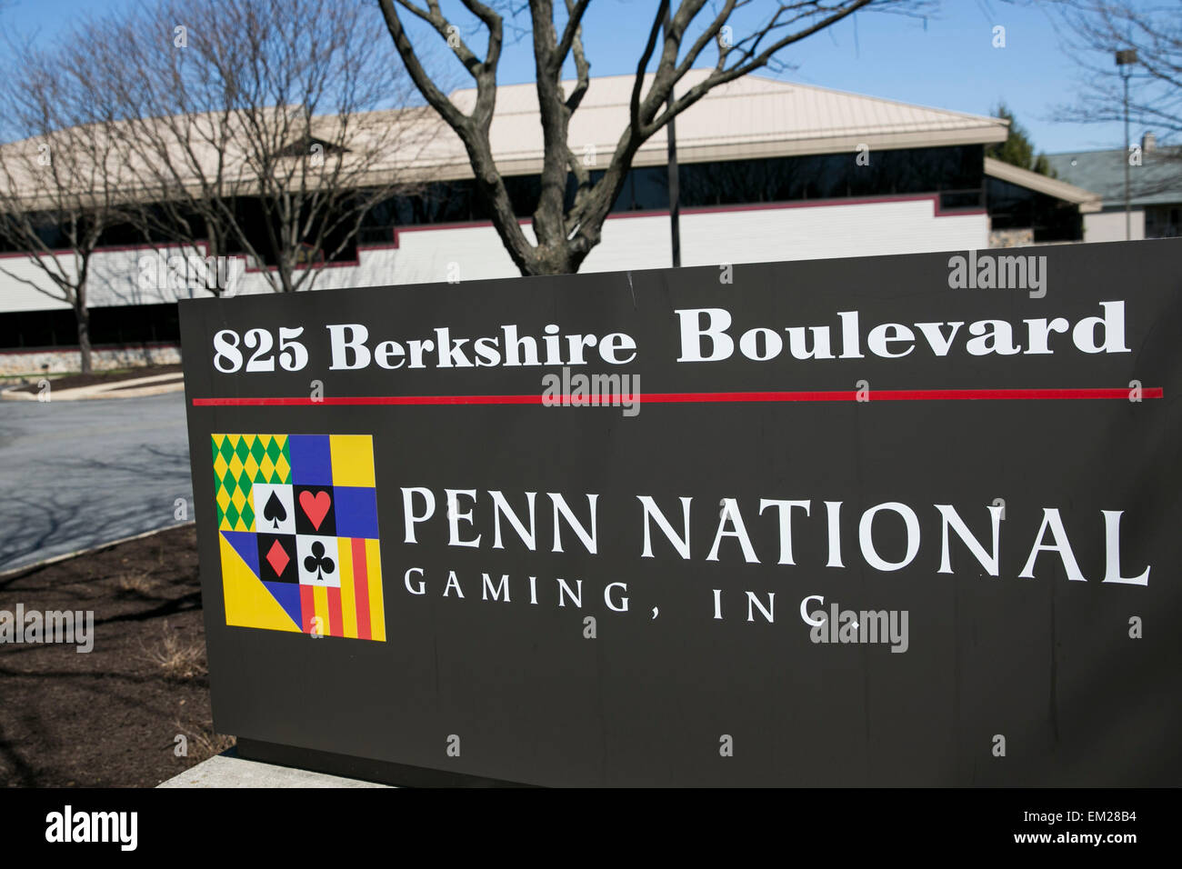 Ein Logo-Zeichen vor dem Sitz der Penn National Gaming, Inc., in Wyomissing, Pennsylvania. Stockfoto