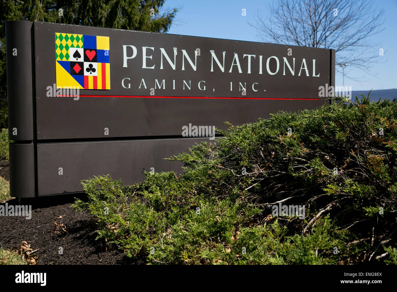 Ein Logo-Zeichen vor dem Sitz der Penn National Gaming, Inc., in Wyomissing, Pennsylvania. Stockfoto