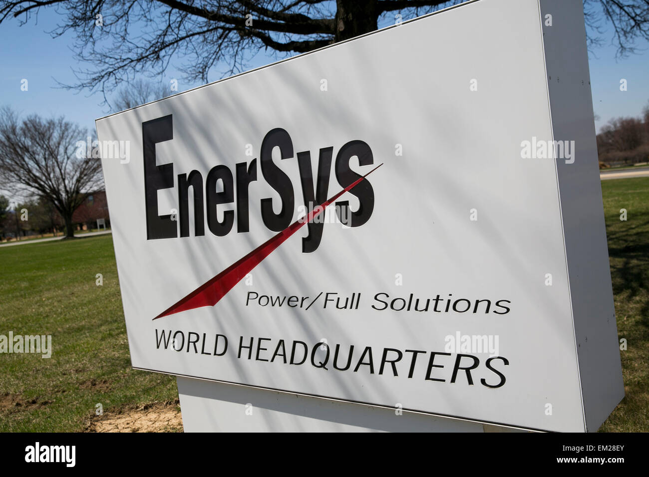 Ein Logo-Zeichen vor dem Sitz der Enersys in Reading, Pennsylvania. Stockfoto