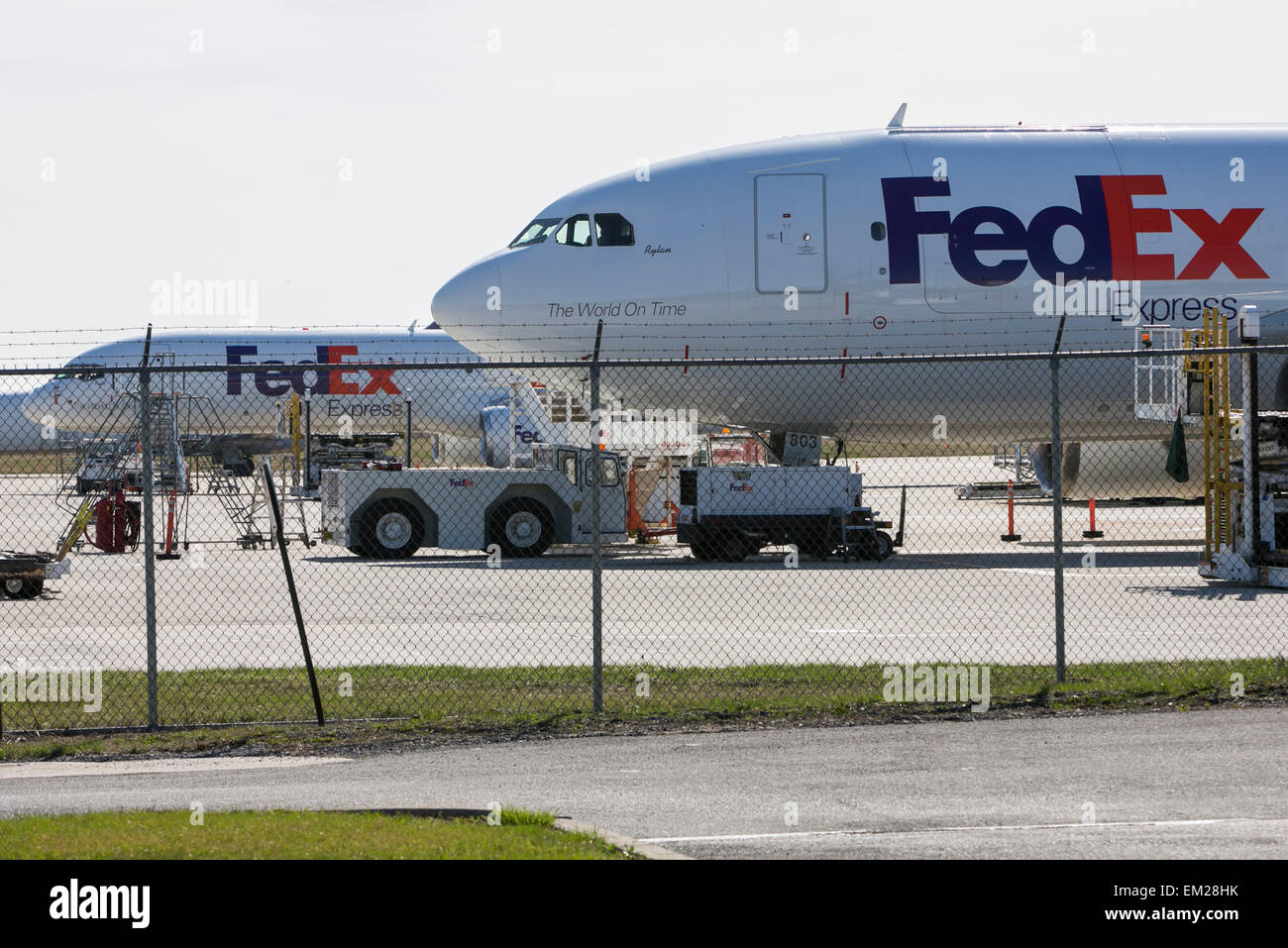 FedEx Frachtflugzeuge an der Lehigh Valley International Airport in Allentown, Pennsylvania. Stockfoto