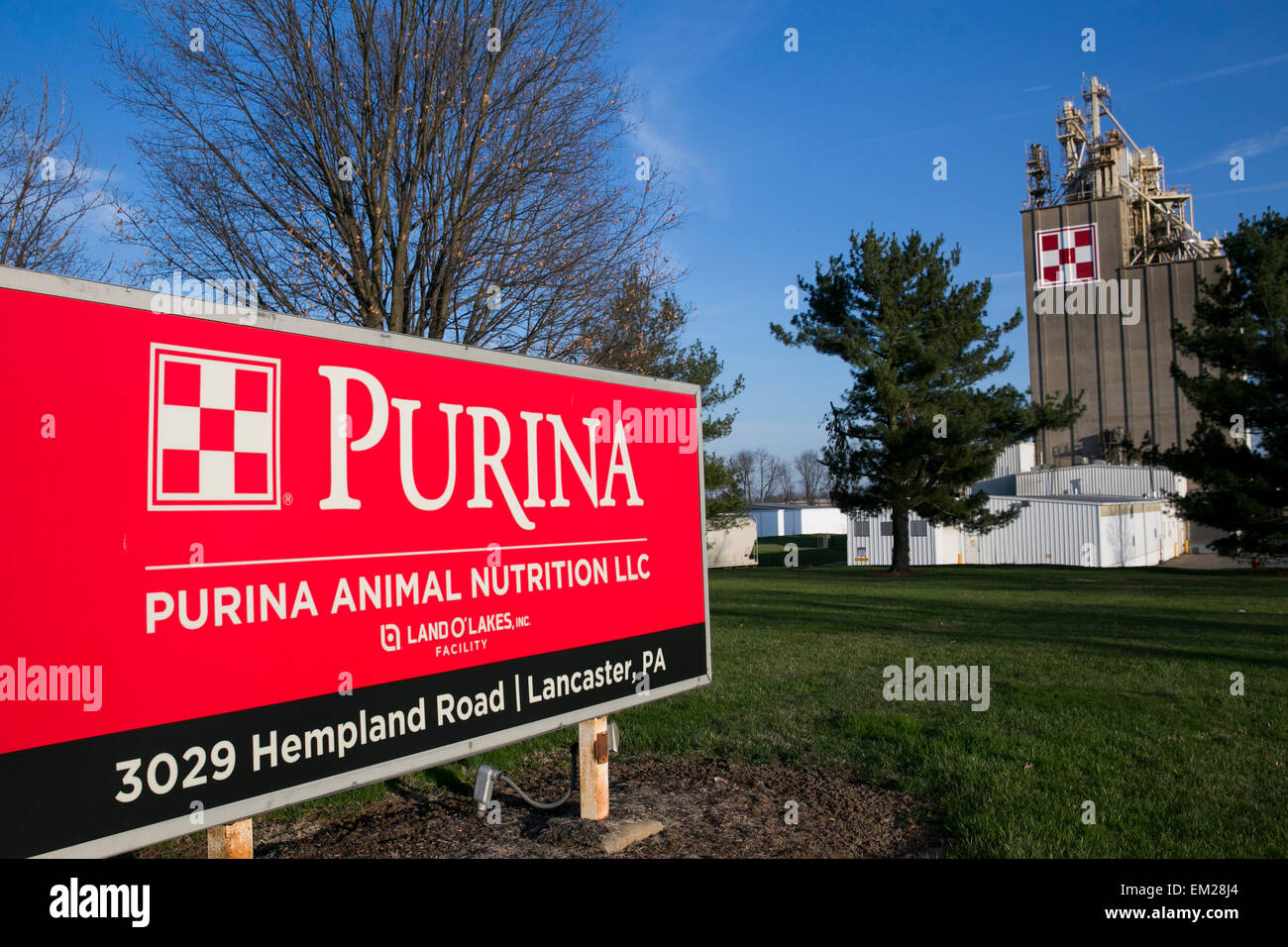 Ein Logo-Zeichen außerhalb einer Einrichtung von Purina Animal Nutrition LLC, eine Tochtergesellschaft von Land O' Lakes, Inc., in Lancaster, Pen besetzt Stockfoto
