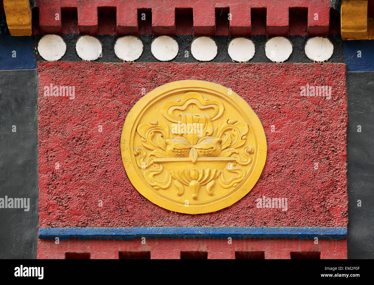 Nepalesischen nationalen Ornament an der Wand des Hauses. Nepal Stockfoto