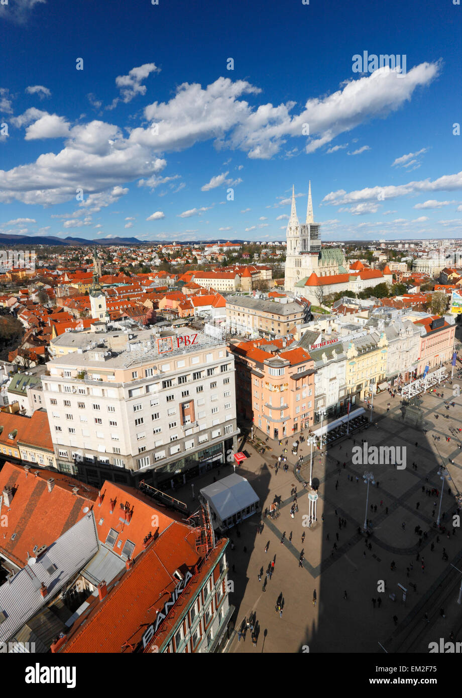 Luftaufnahme von Zagreb. Jelacic Platz und Kathedrale von Zagreb. Stockfoto