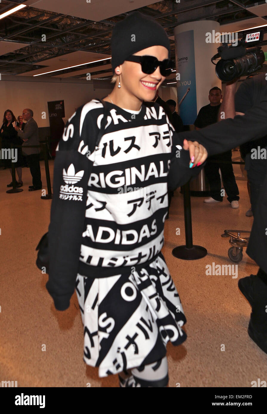 Rita Ora kommt am Flughafen Los Angeles International (LAX) mit Freund  Ricky Hilfiger trägt ein gedrucktes Adidas-Trainingsanzug Featuring: Rita  Ora wo: Los Angeles, California, Vereinigte Staaten von Amerika bei: 11.  Oktober 2014