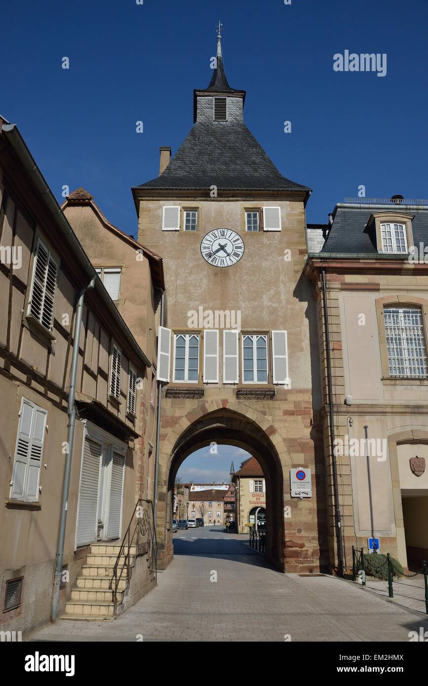 Porte de l ' Horloge Stadteingang, Rosheim, Bas-Rhin, Elsass, Frankreich Stockfoto