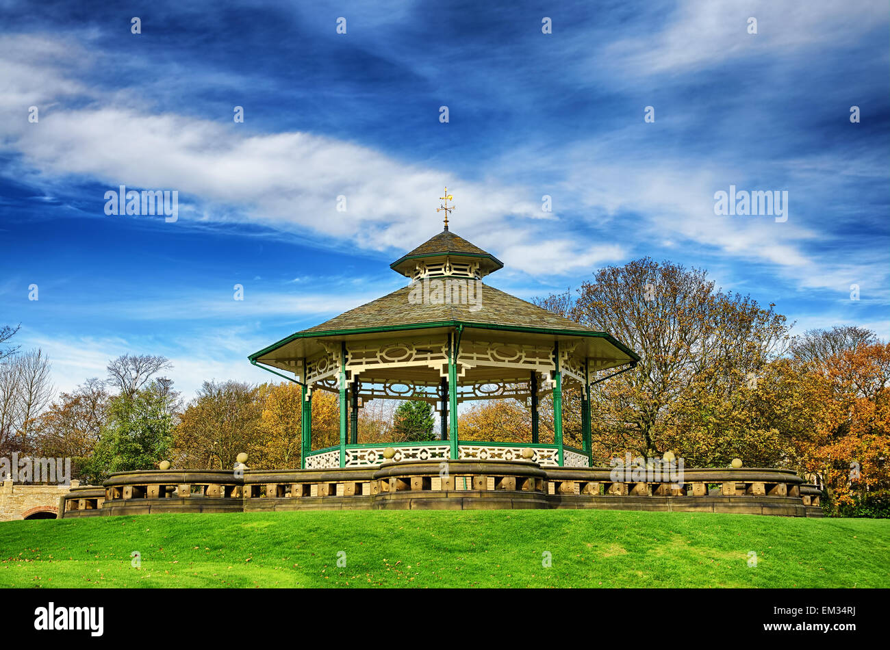 Musikpavillon im Greenhead Park, Huddersfield, Yorkshire, England Stockfoto