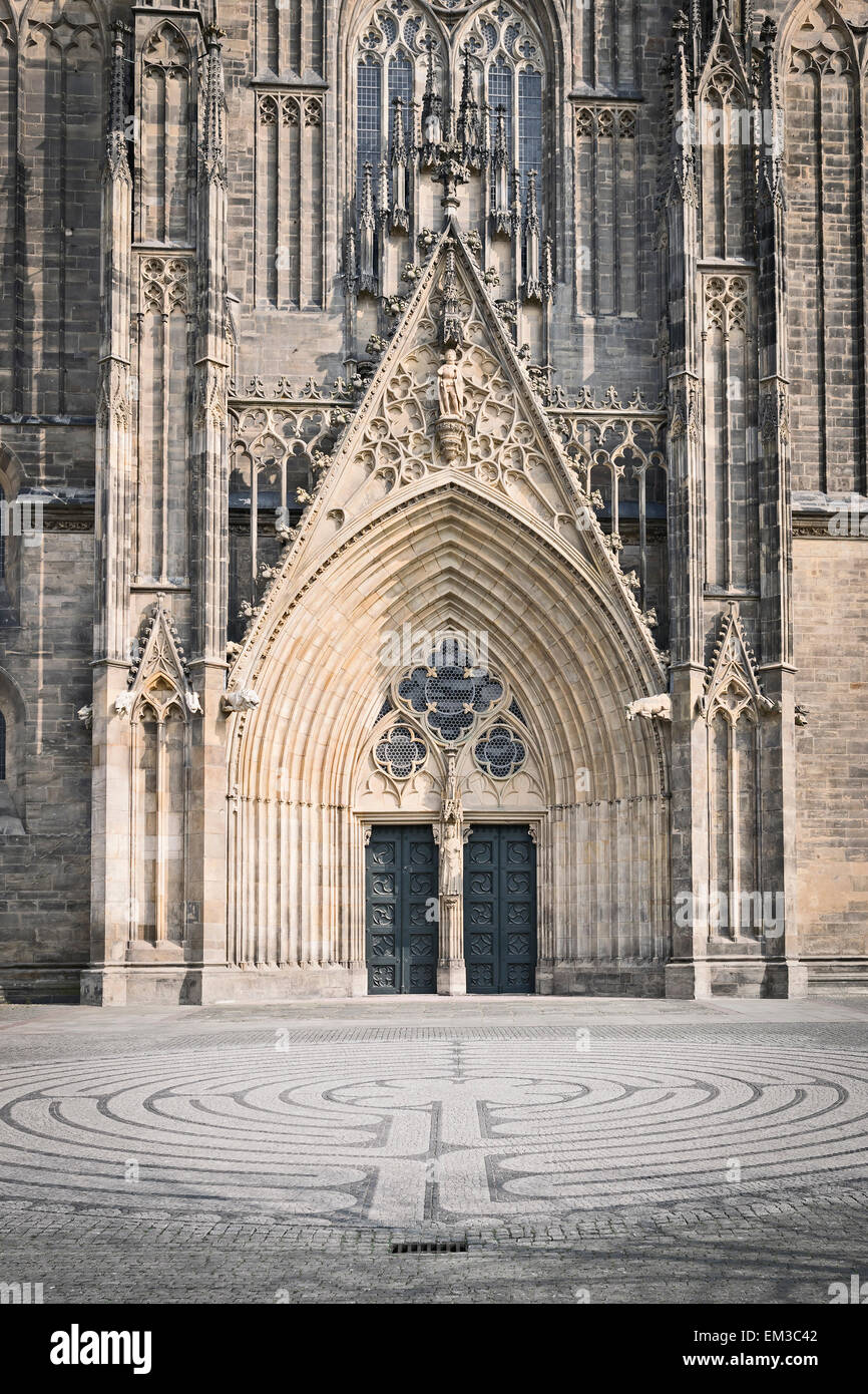 Eingang der Kathedrale in Magdeburg Deutschland Stockfoto