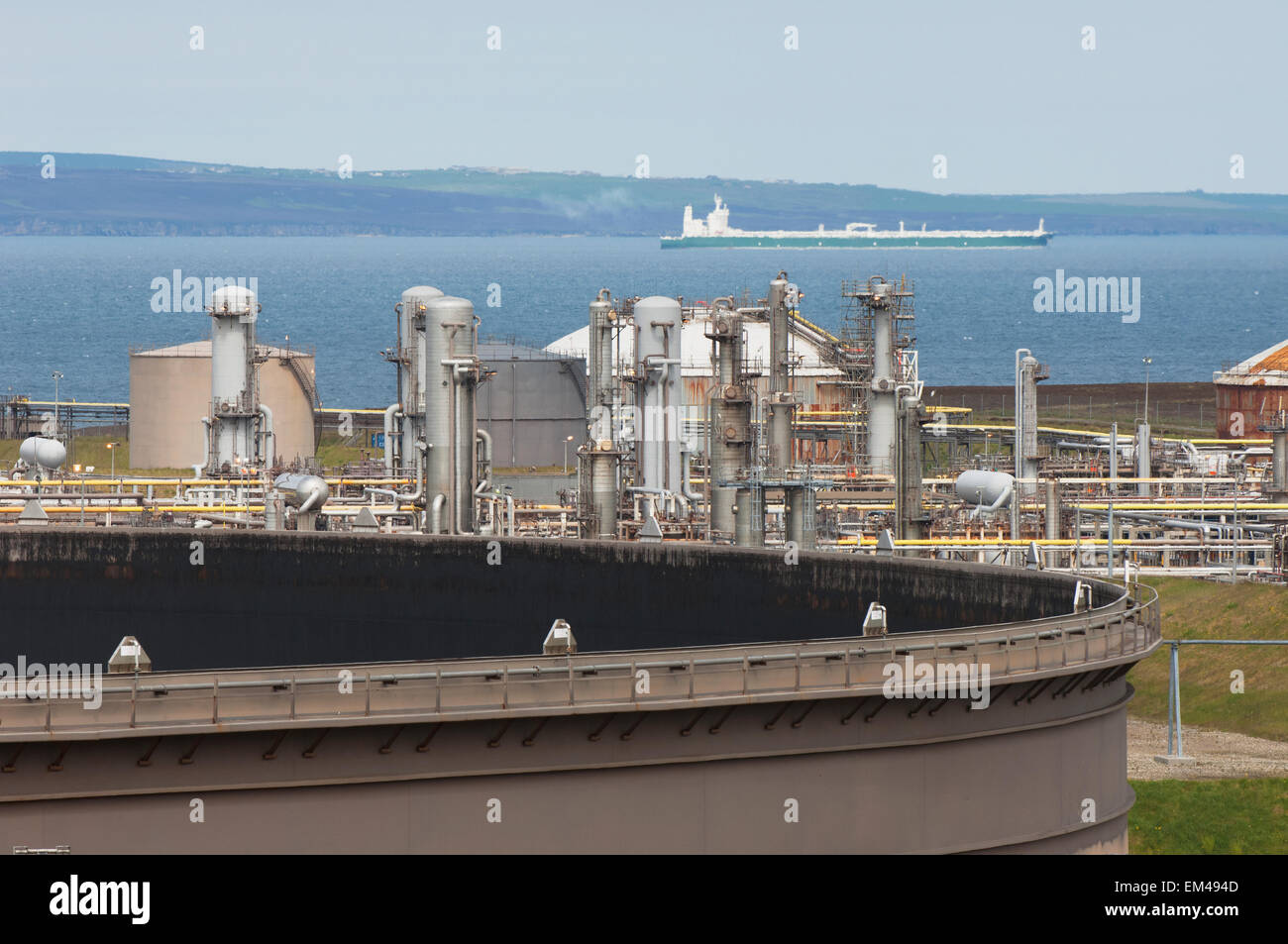 Die Flotta Oil Terminal auf der Insel Flotta auf den Orkney Inseln, Schottland. Stockfoto