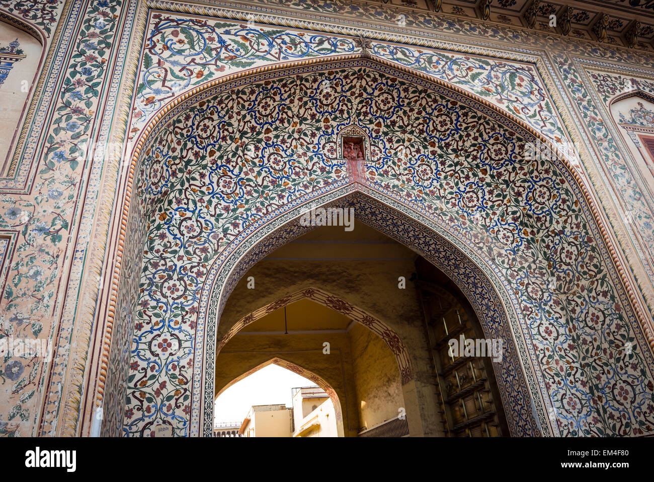 Verzierte Tor in die Stadt Jaipur, Rajasthan, Indien Stockfoto