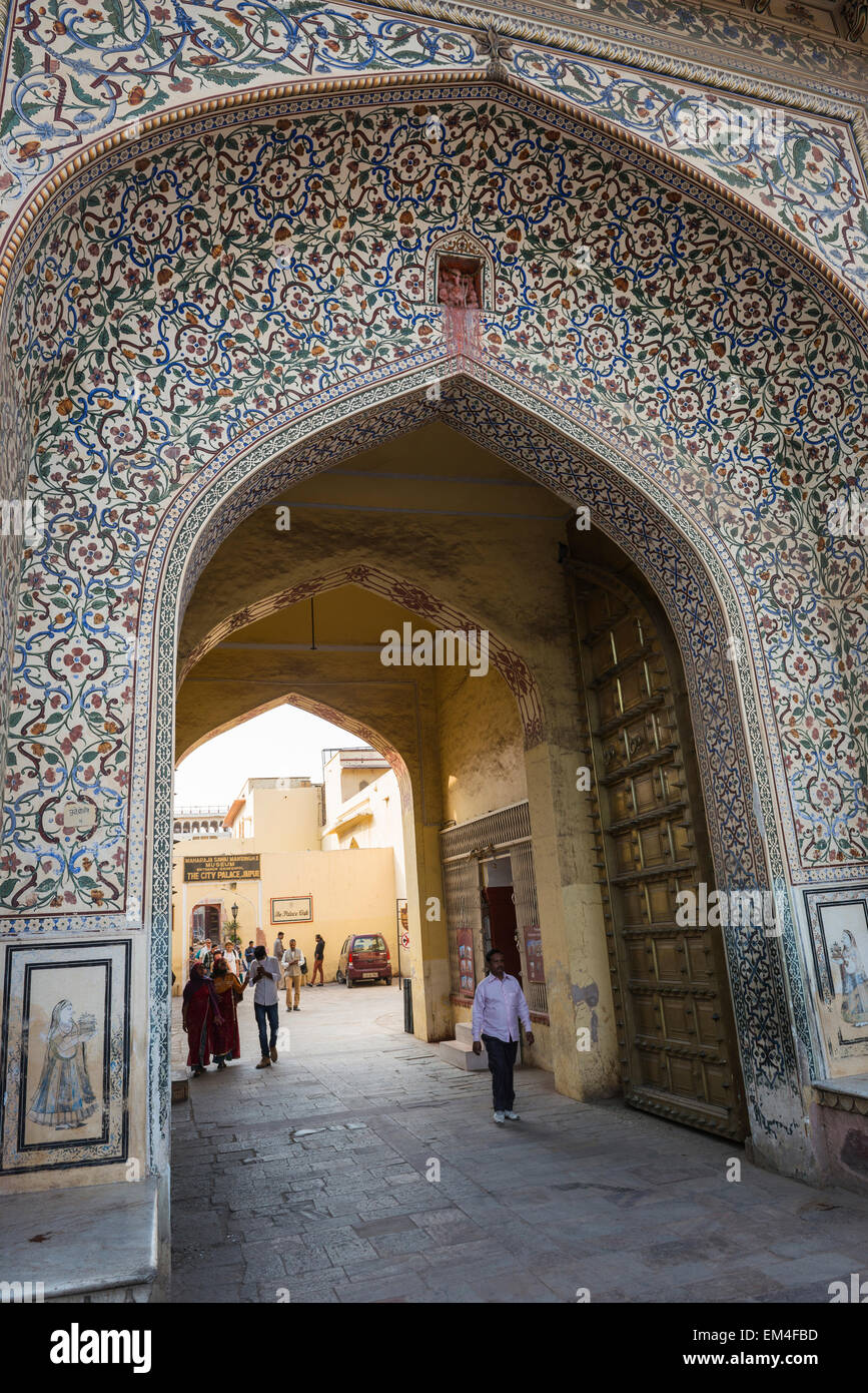 Verzierte Tor in die Stadt Jaipur, Rajasthan, Indien Stockfoto