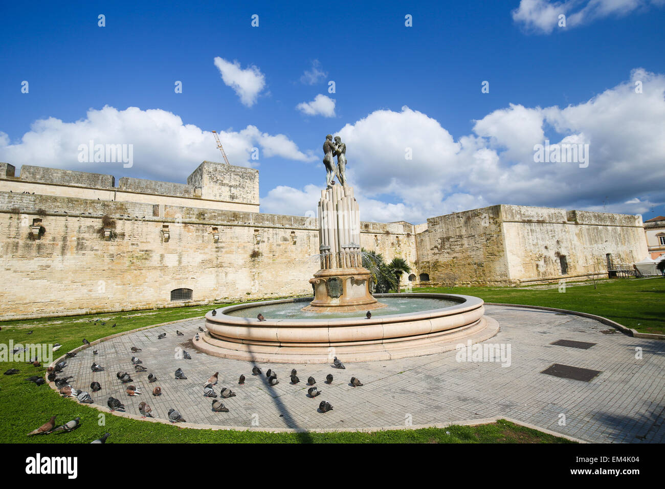 Brunnen der Liebhaber oder Fontana Degli Innamorati im Castello in Lecce, Apulien, Italien. Stockfoto