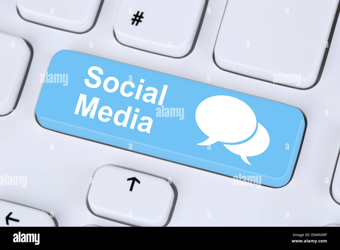 Soziale Medien oder Netzwerk Internet-Networking-Online-Freundschaft auf Computer-Tastatur-Konzept Stockfoto