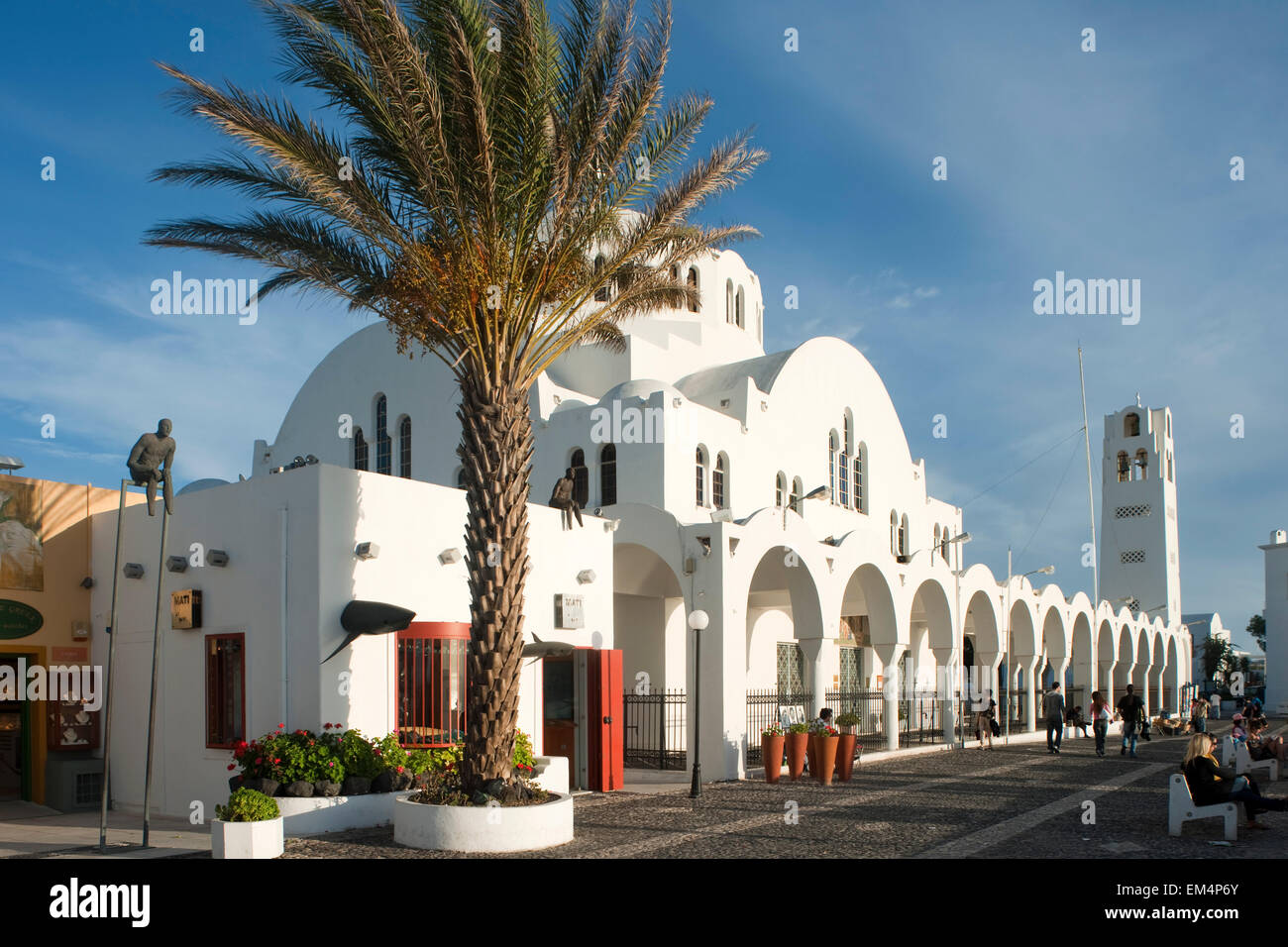 Fira, Santorin, Kykladen, Griechenland Galerie "Mati", Lebenswege sterben Orthodoxe Kathedrale Ypapanti Stockfoto