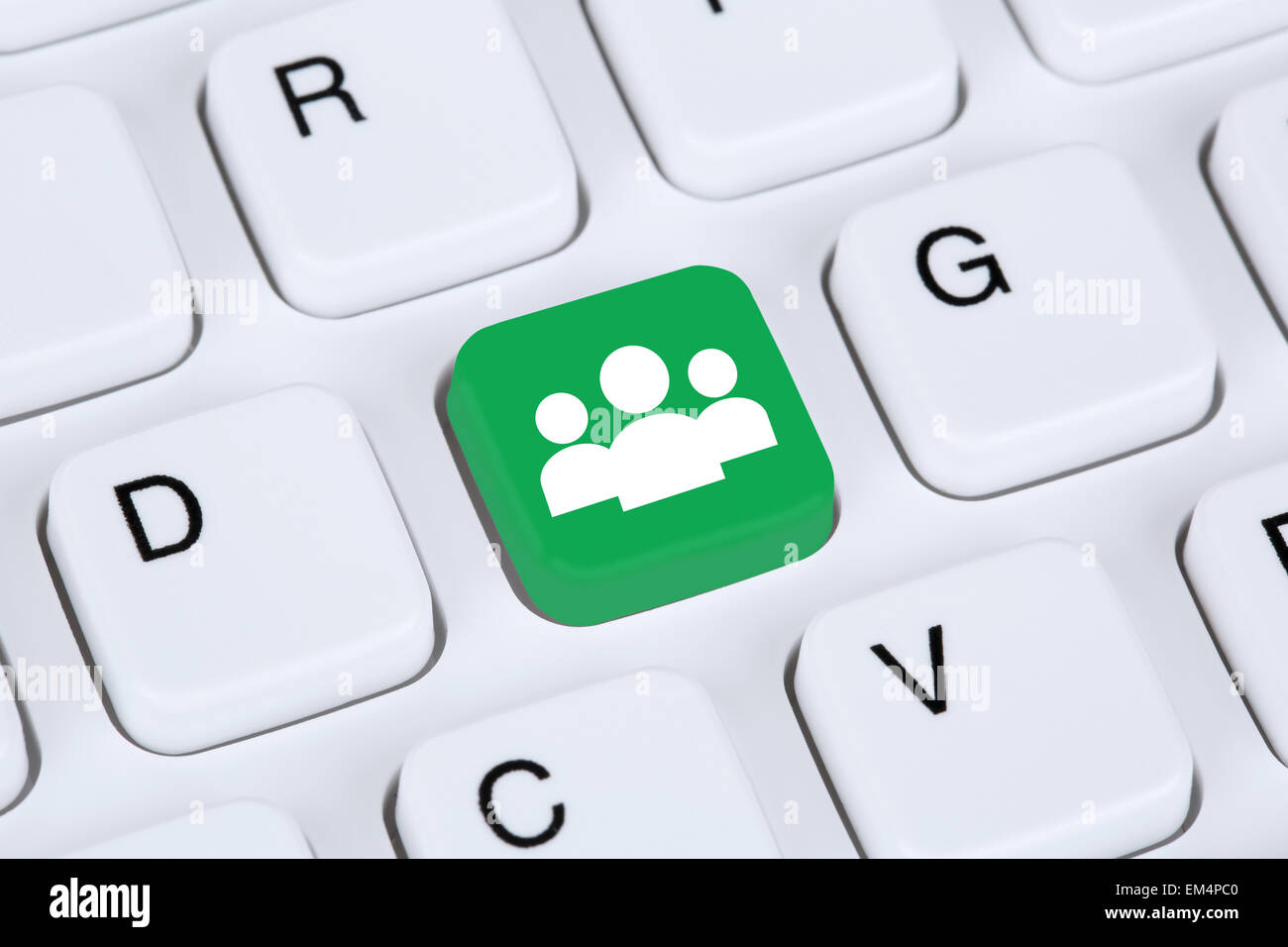 Soziale Medien oder Netzwerk Internet Online-Freundschaft auf Computer-Tastatur-Konzept Stockfoto