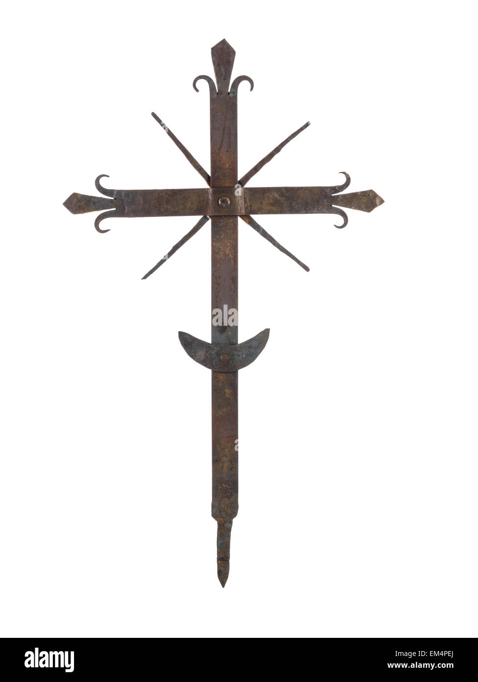 Alten rostigen Metall-Kreuz auf weißem Hintergrund Stockfoto