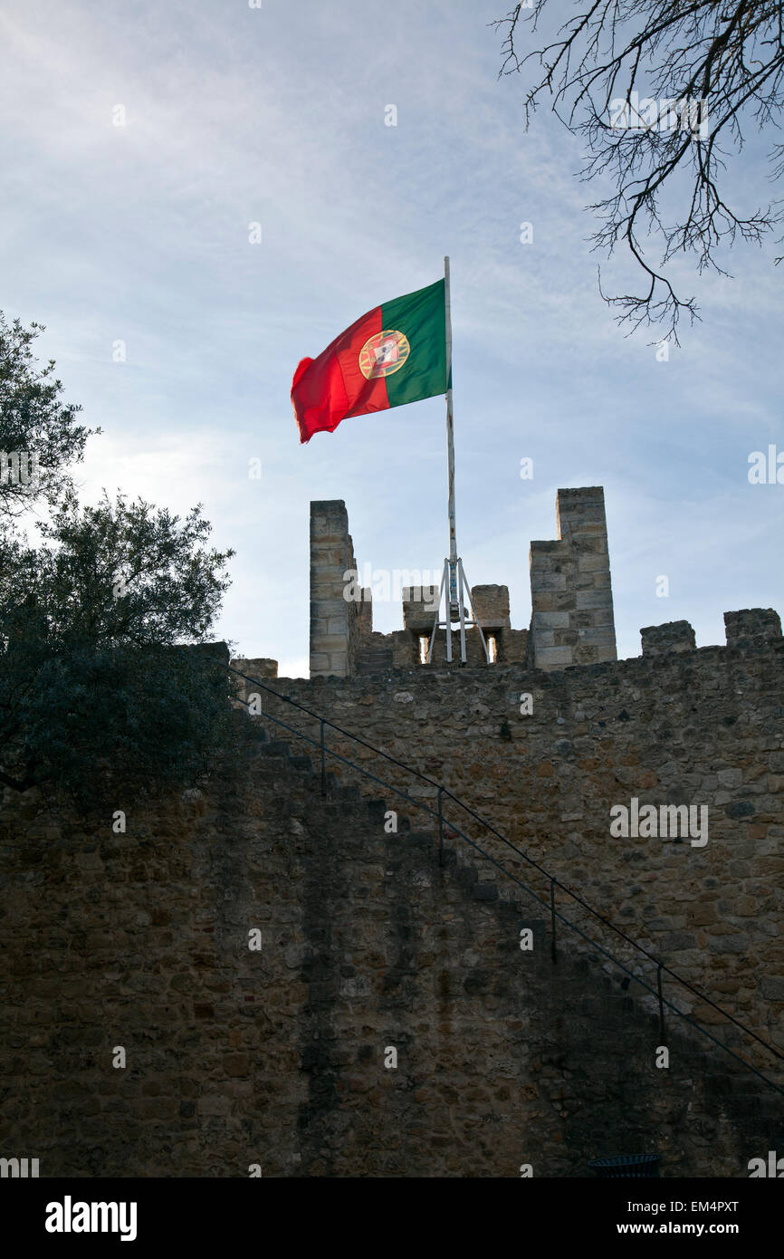 Portugiesische Flagge im Castelo São Jorge in Lissabon - Portugal Stockfoto