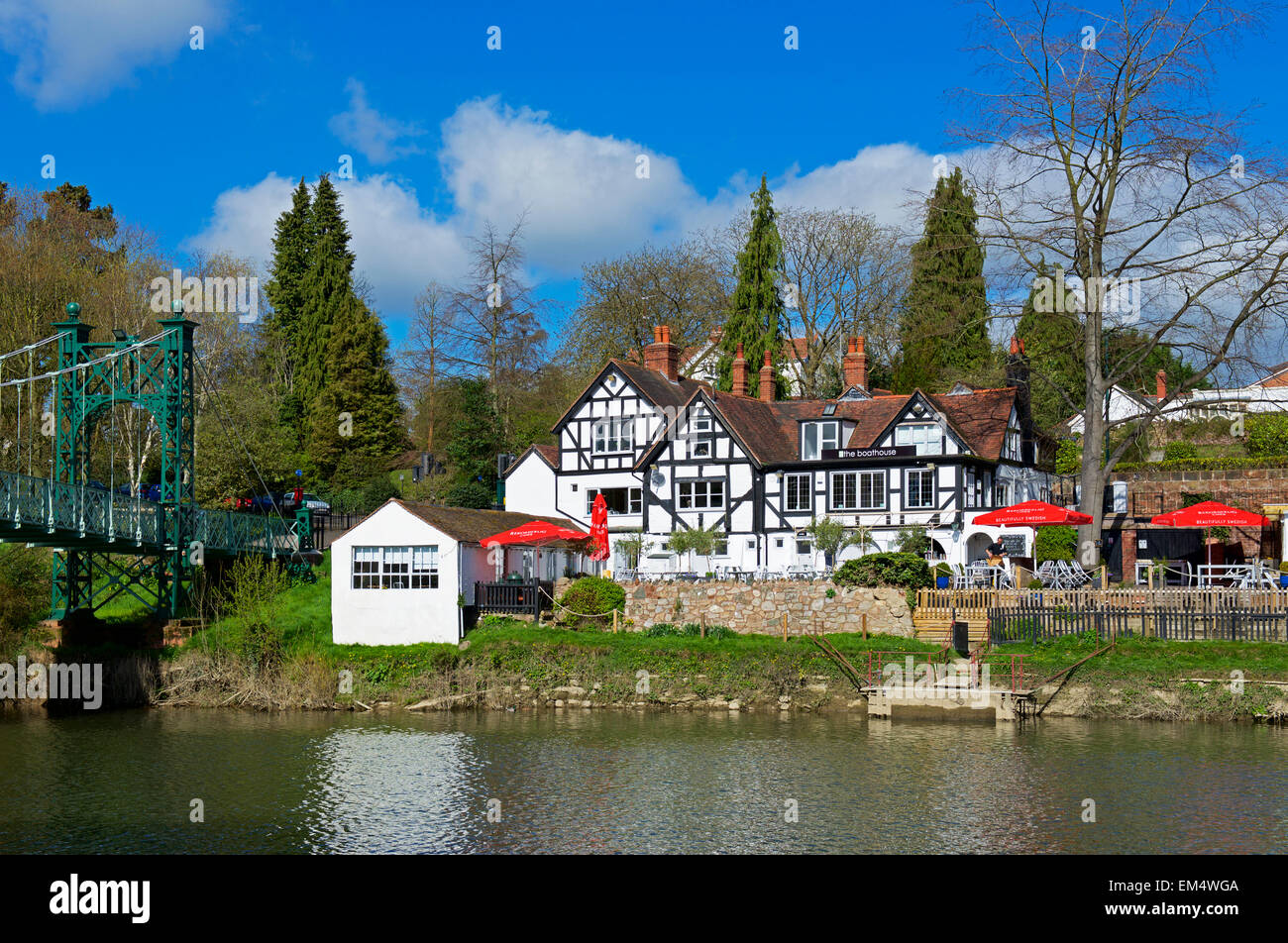 Das Bootshaus-Pub mit Blick auf den Fluss Severn, Shrewsbury, Shropshire, England UK Stockfoto
