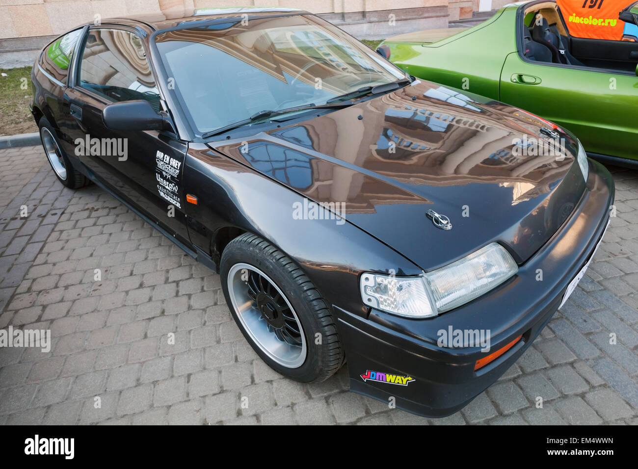 Sankt-Petersburg, Russland-11. April 2015: Schwarze sportliche Honda Civic CRX steht geparkt auf der Stadtstraße Stockfoto