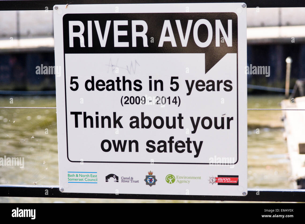 Fluß Avon Bad somerset England UK Warnung des Ertrinkens Zeichen Stockfoto